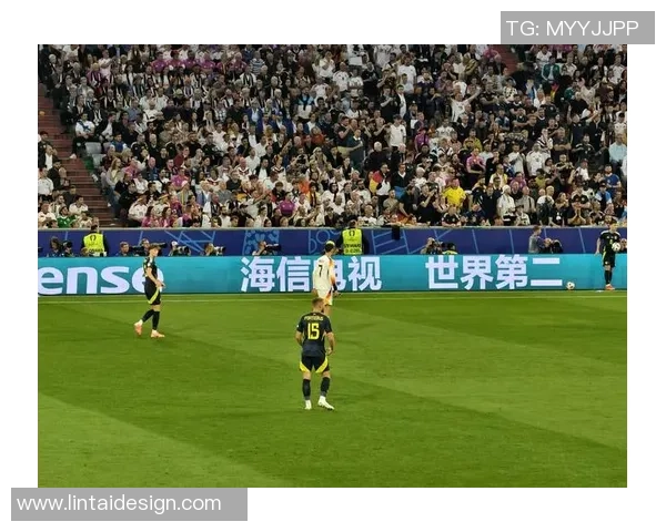 足球明星的辉煌岁月从何而起探寻他们的出生年份与成就之路