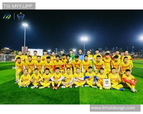 足球明星齐聚一堂的精彩合体照片展现球场魅力与友谊的瞬间 足球明星齐聚一堂的精彩合体照片展现球场魅力与友谊的瞬间